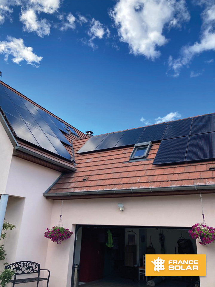 Installation de 20 panneaux solaires photovoltaïques chez notre client Sébastien à Plobsheim (67715) par notre équipe France Solar Hoerdt