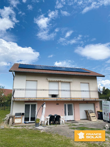 Pose de 20 Panneaux solaires Photovoltaïques en surimposition par les équipes de France solar