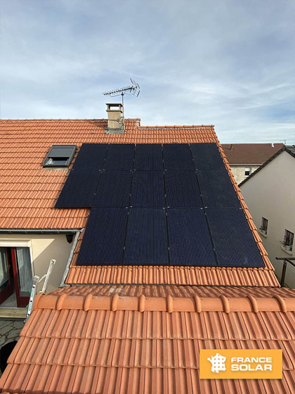 Installation de 14 panneaux solaires photovoltaïques - vue d'ensemble